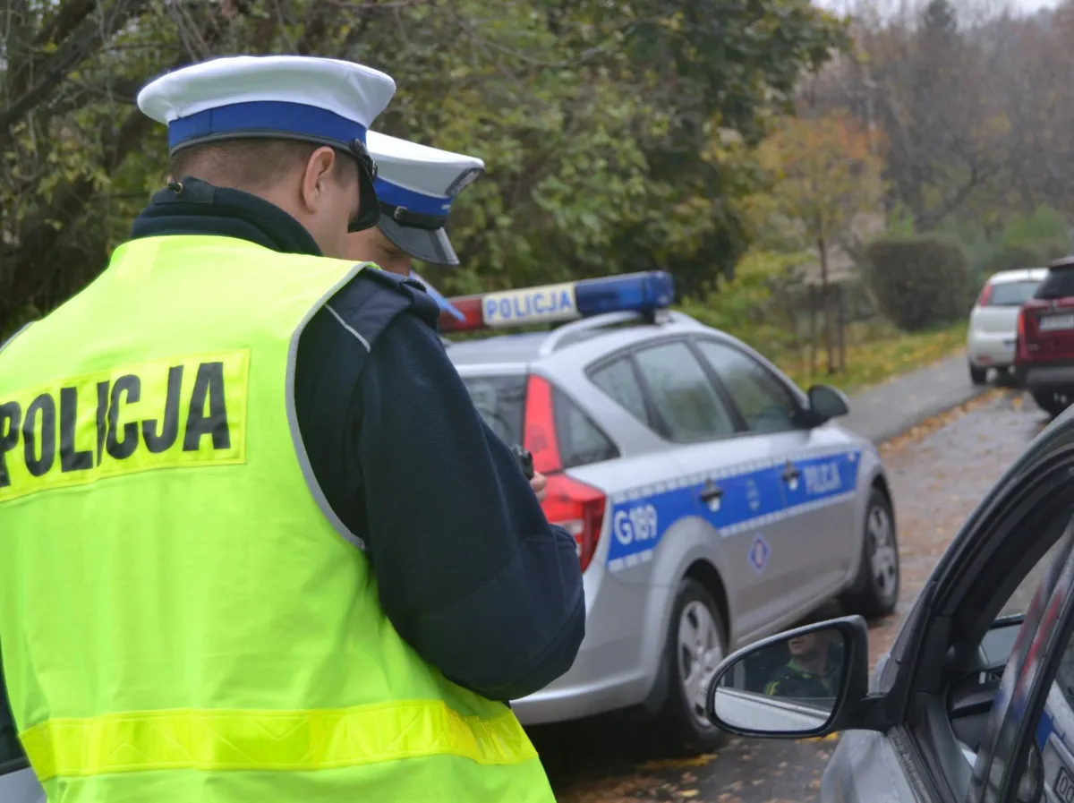 Policja rozpoczęła coroczną akcję Bezpieczne Święta. Małopolskie drogi patrolować będzie 1500 funkcjonariuszy