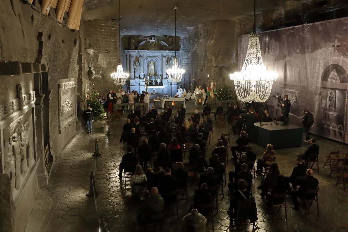 Pasterka w kopalni soli w Wieliczce w górniczym gronie