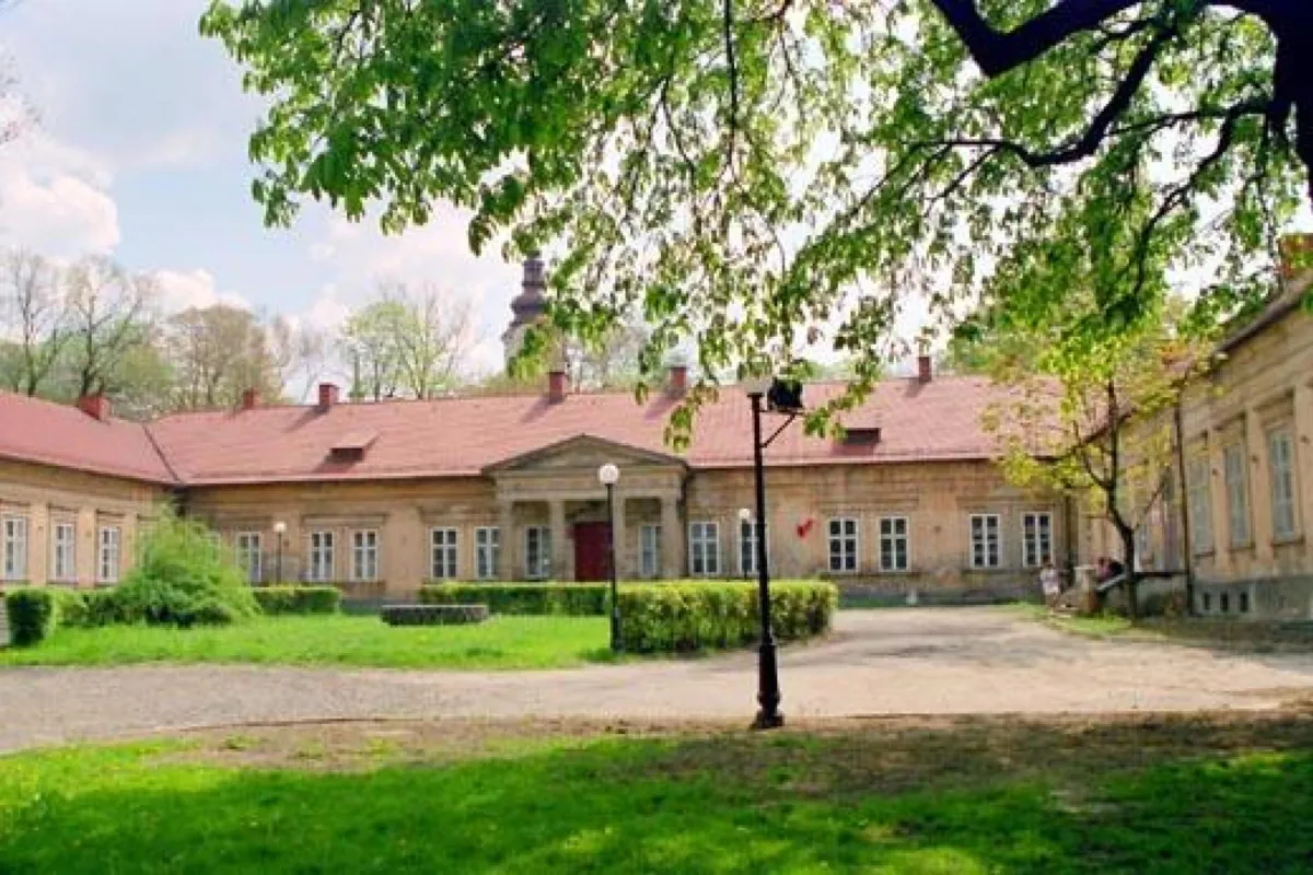 Andrychów: wiosną ruszą prace przy rewitalizacji pałacu Bobrowskich