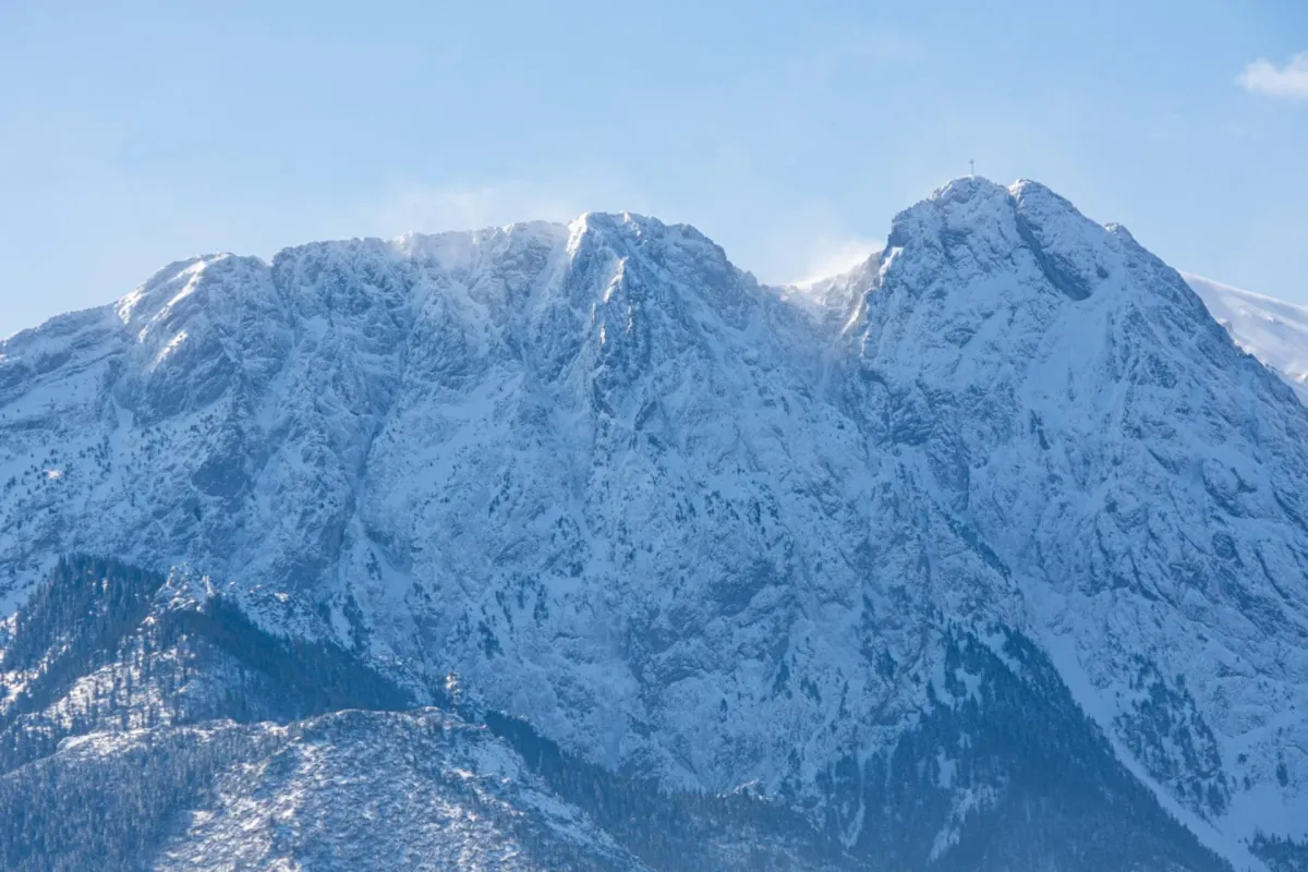 Ocieplenie w Tatrach, warunki na szlakach są bardzo trudne