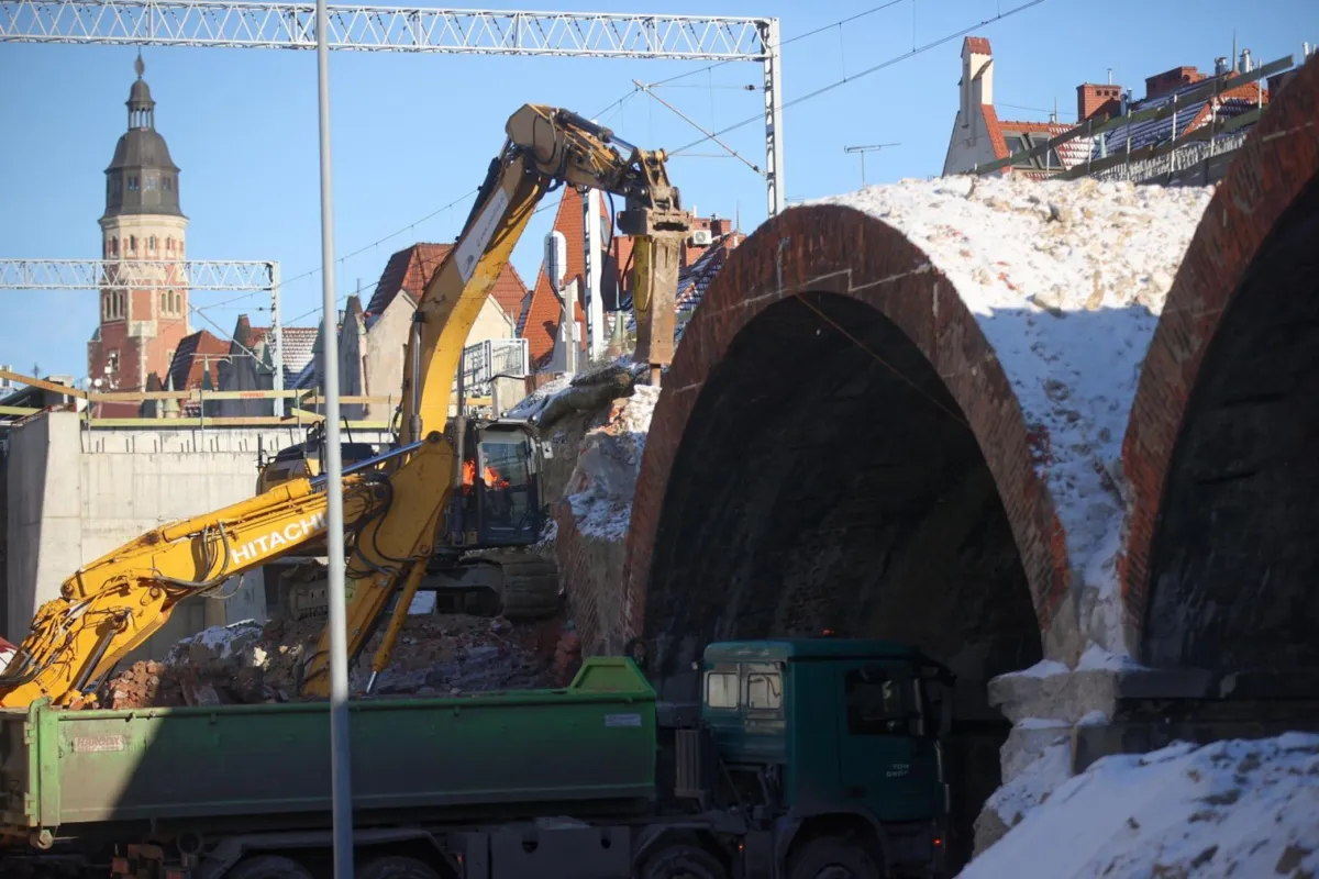 Rozbiórka części wiaduktu kolejowego nad ul. Grzegórzecką w Krakowie