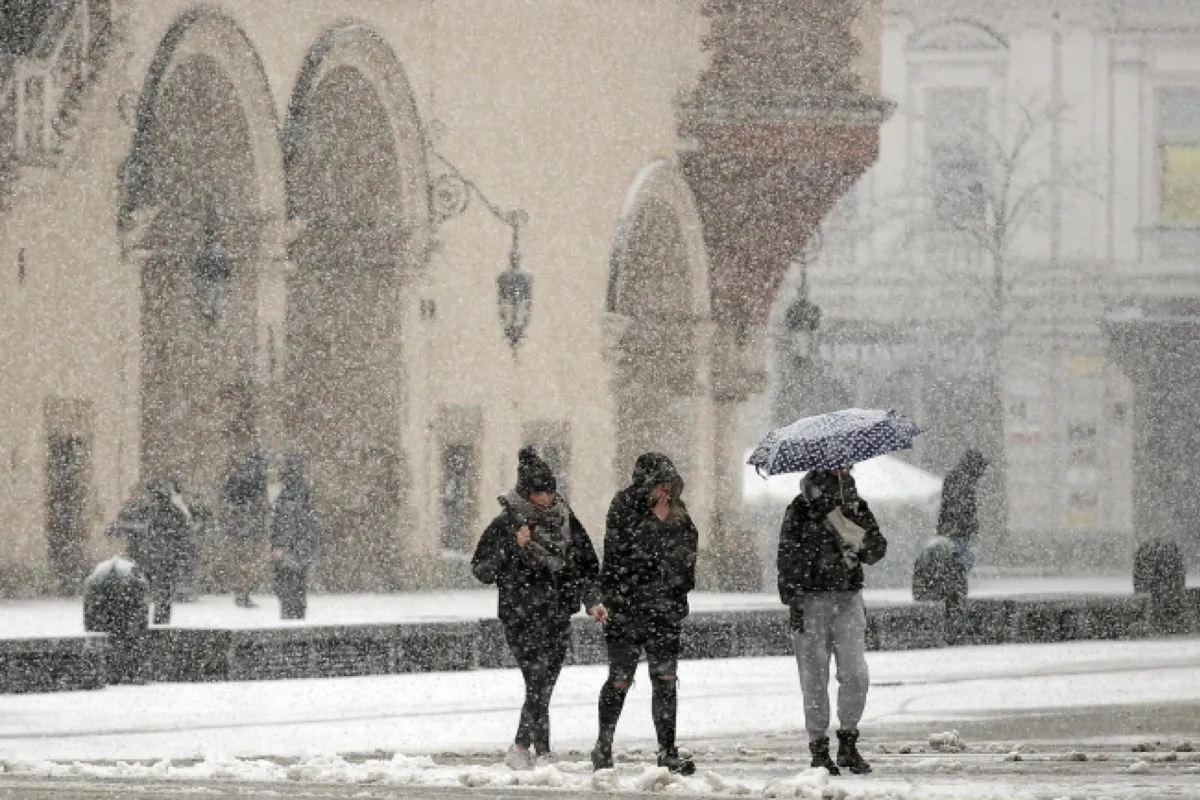 Śnieżyca na Rynku Głównym w Krakowie