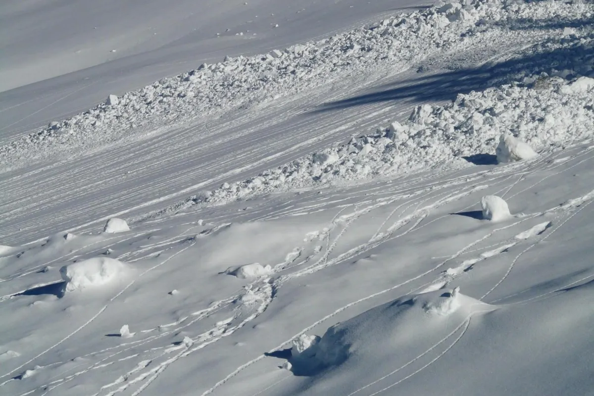 Tatry słowackie: Lawina śnieżna zasypała dwóch skialpinistów; jeden nie żyje