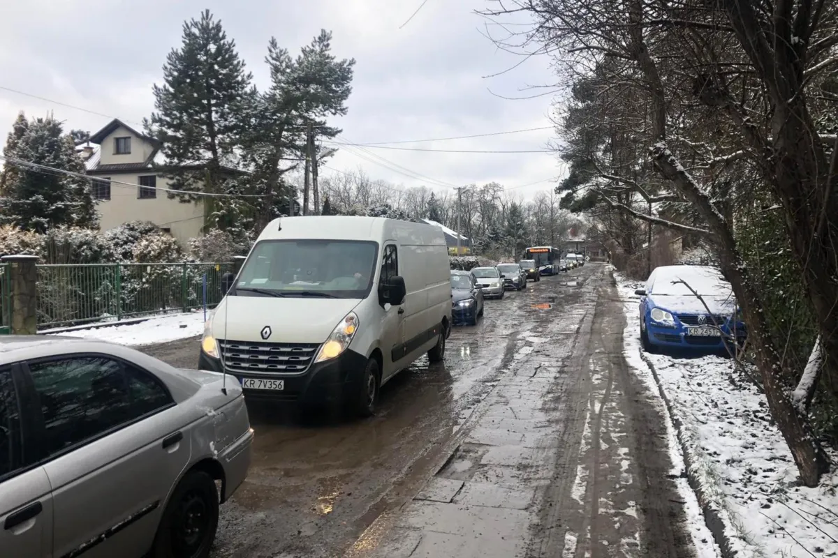 Od środy zmiany w komunikacji miejskiej na ul. Królowej Jadwigi. SPRAWDŹ