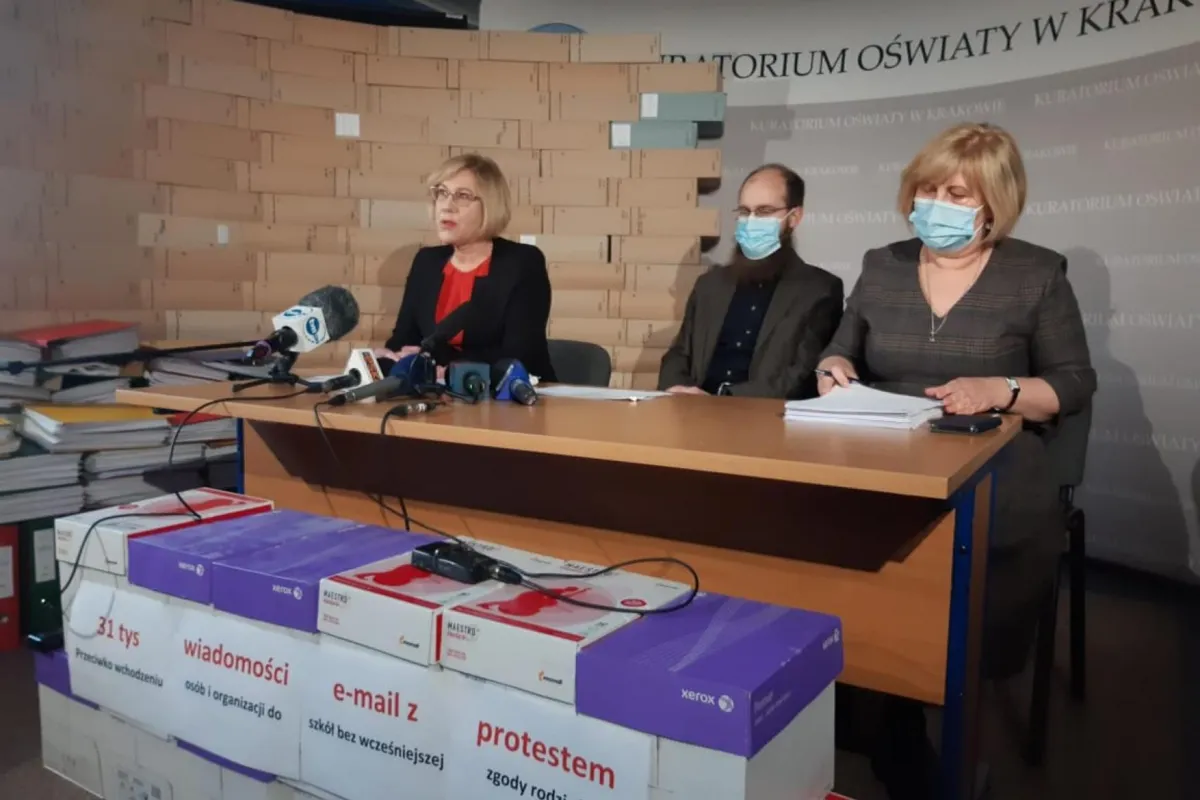 Kuratorium Oświaty: rodzice protestują przeciwko wchodzeniu różnych organizacji do szkół bez ich zgody