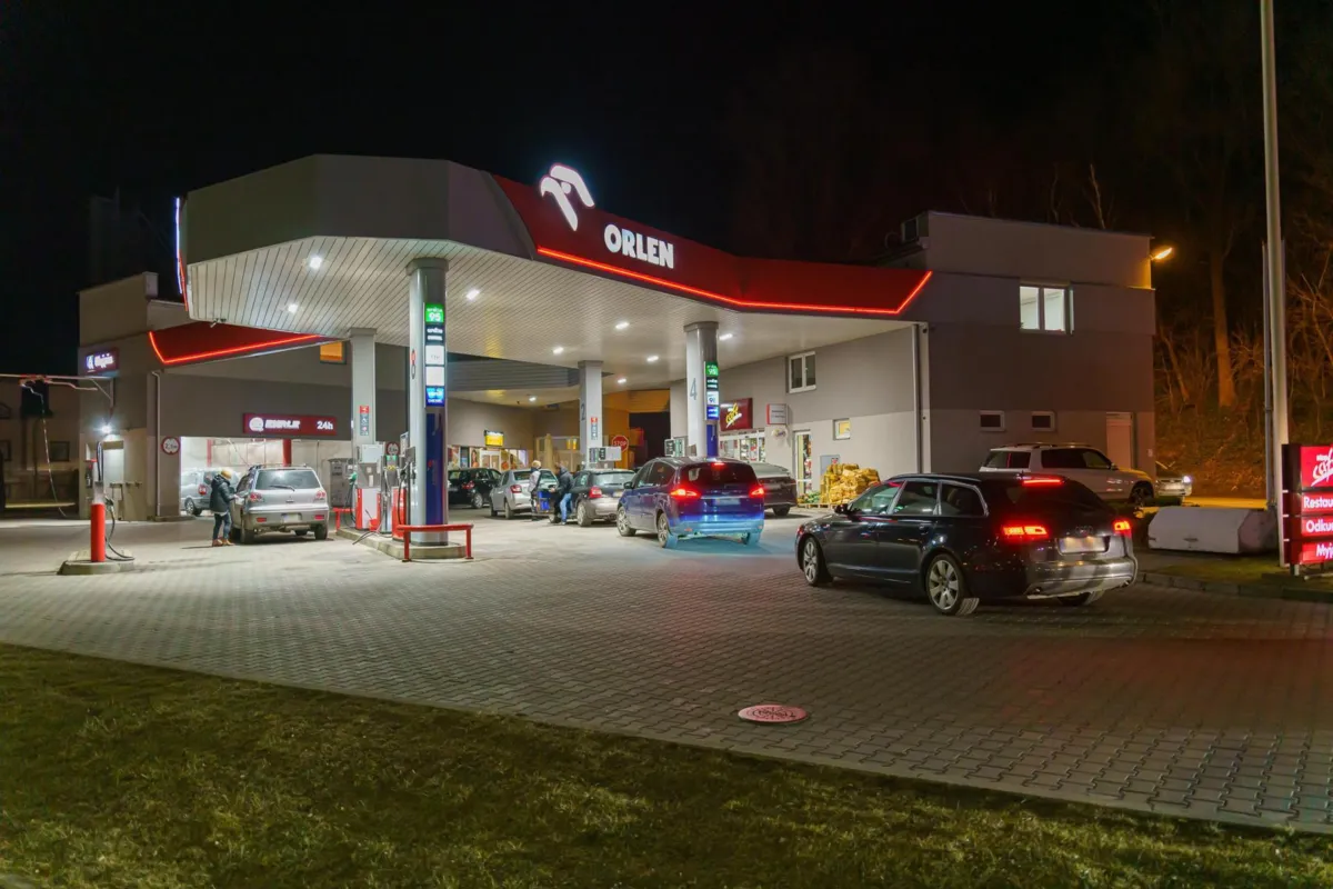 PKN Orlen czasowo sprzedaje paliwo wyłącznie do baków