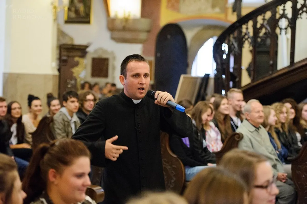 Tarnowską katedrę odwiedził niezwykły, rapujący ksiądz