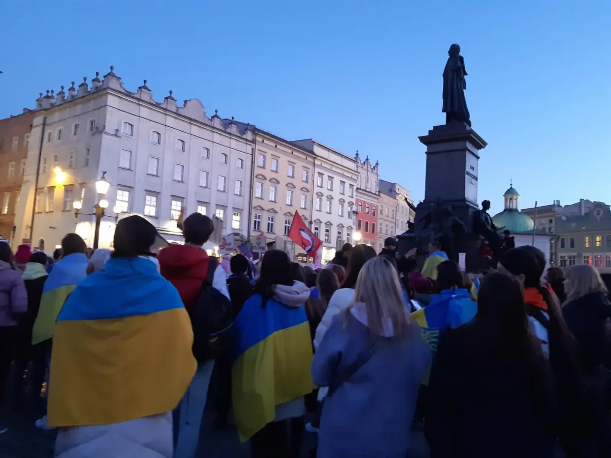 Równo miesiąc od rozpoczęcia rosyjskiej inwazji na Ukrainę wyszli protestować