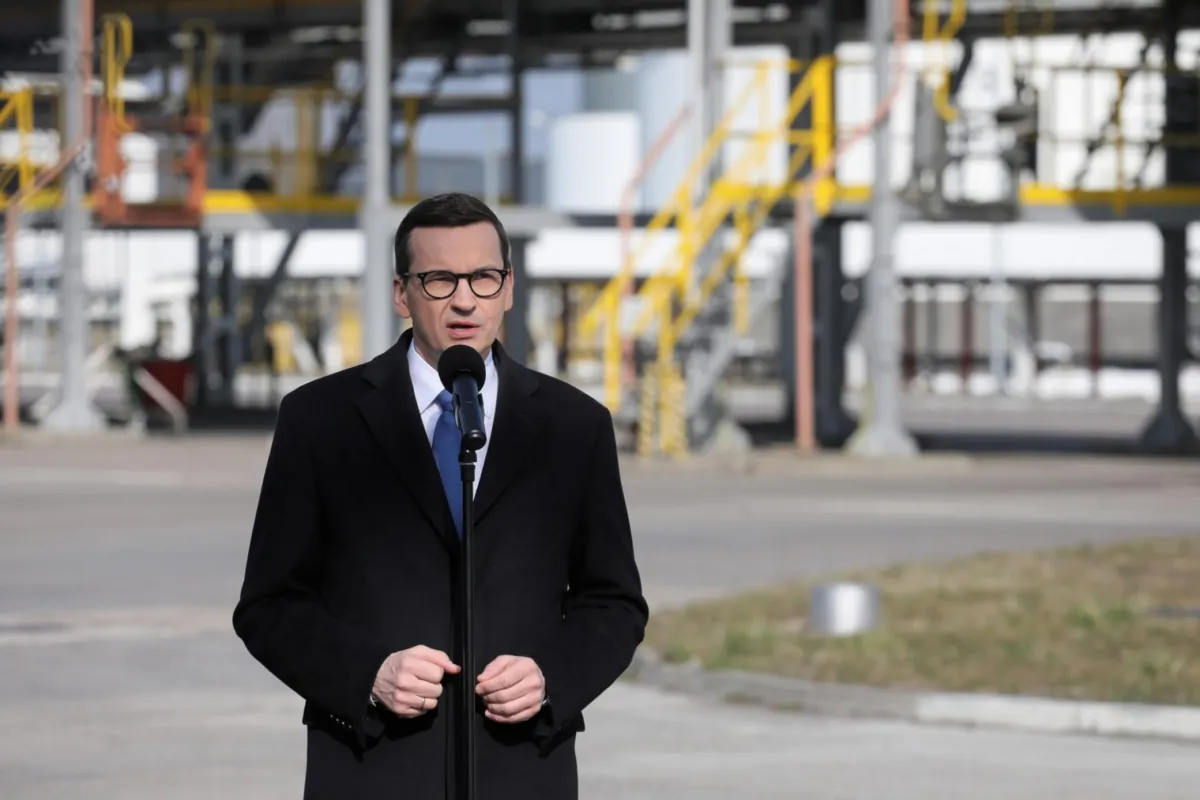 Morawiecki: będziemy robili wszystko, by do końca roku odejść od rosyjskiej ropy