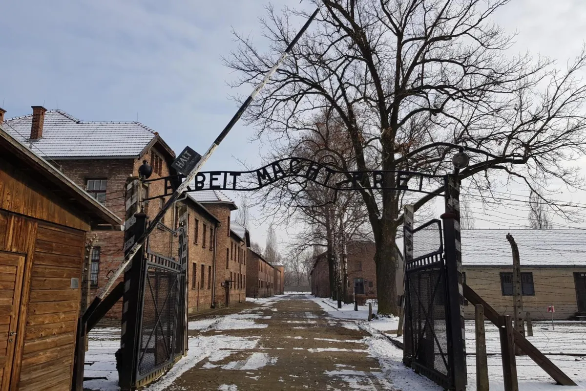 Niemiec odpowie za zaprzeczenie zbrodniom w Auschwitz