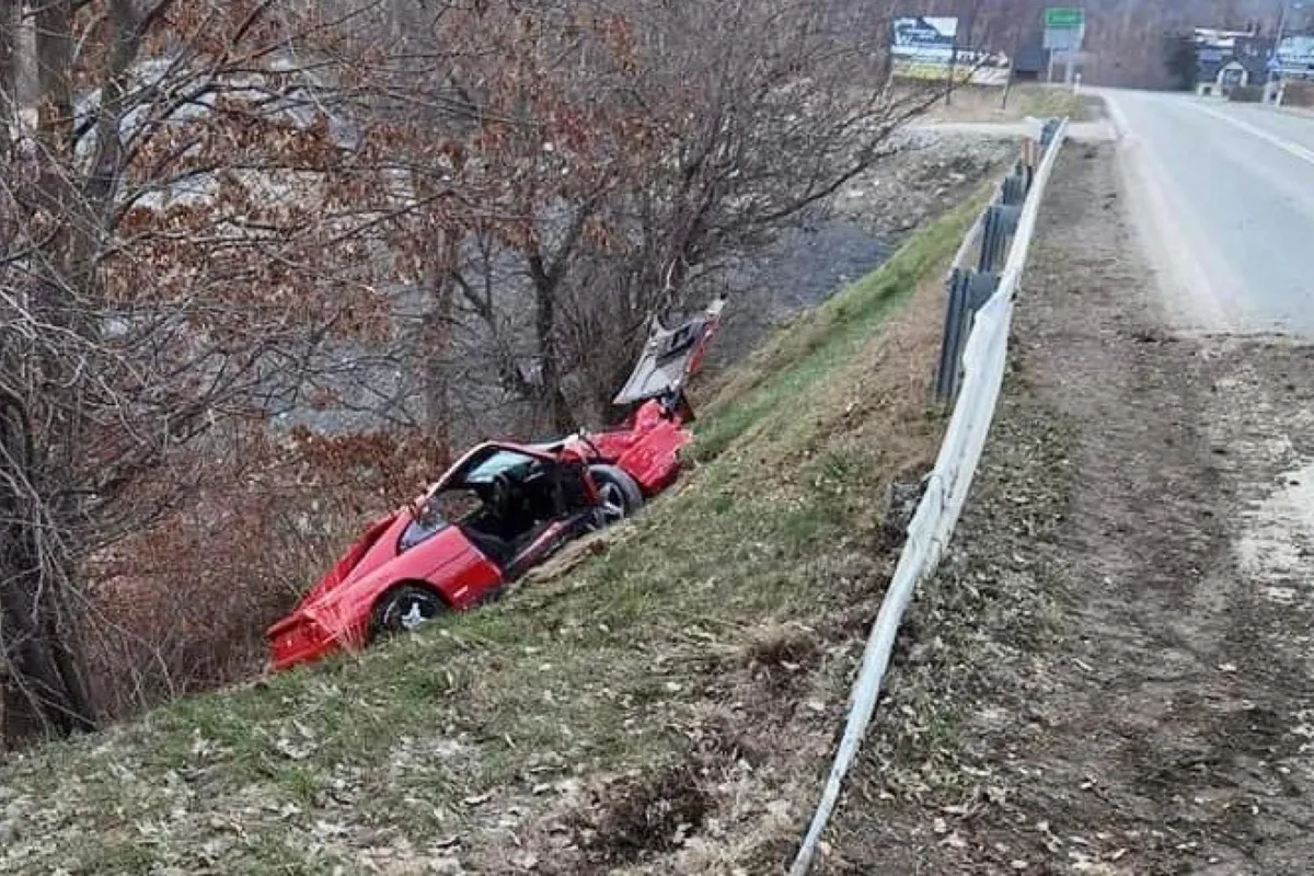 Kosztowna kolizja, czyli rozbite Ferrari w na starej Zakopiance w Tenczynie