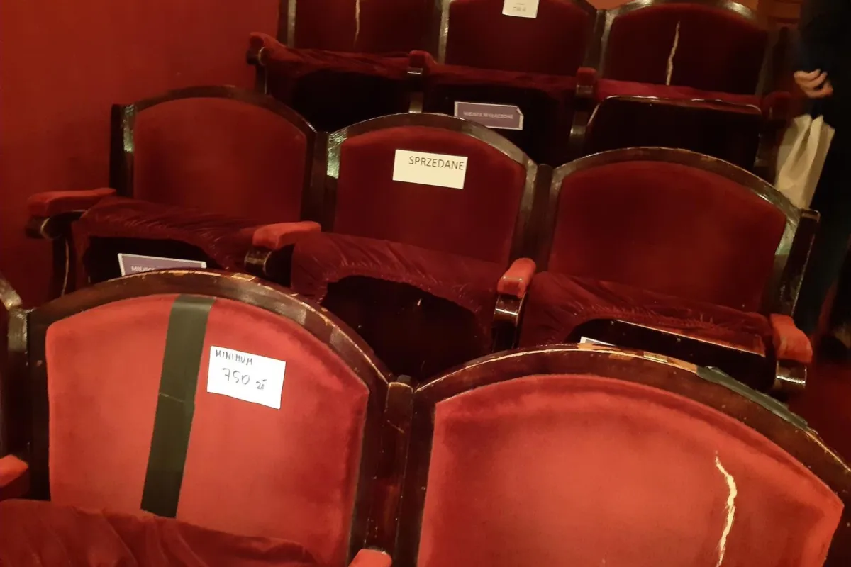 Kraków: licytacja foteli z widowni Teatru im. Juliusza Słowackiego 