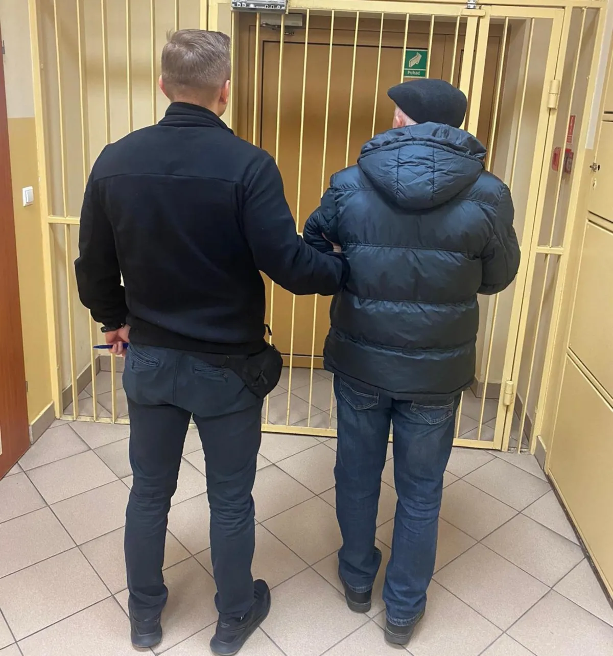 Krzeszowiccy policjanci zatrzymali oszusta działającego metodą „na wypadek” 