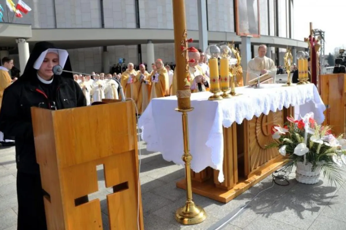 Siostra Elżbieta Siepak: z komunią św. przyjętą w święto miłosierdzia Jezus związał obietnicę odpuszczenia win i kar