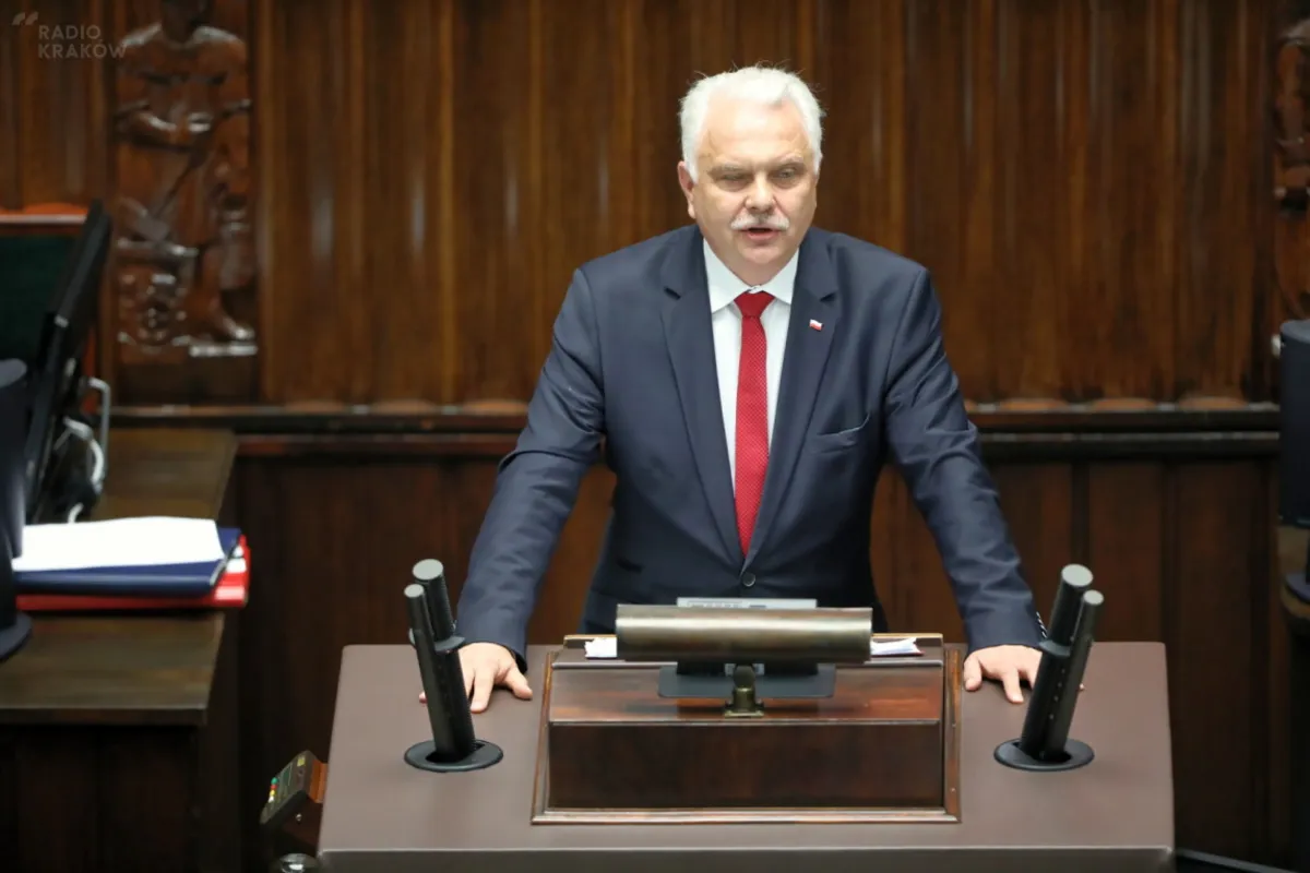 Ministerstwo Zdrowia: w strefie czerwonej 3 powiaty, w żółtej 8 powiatów