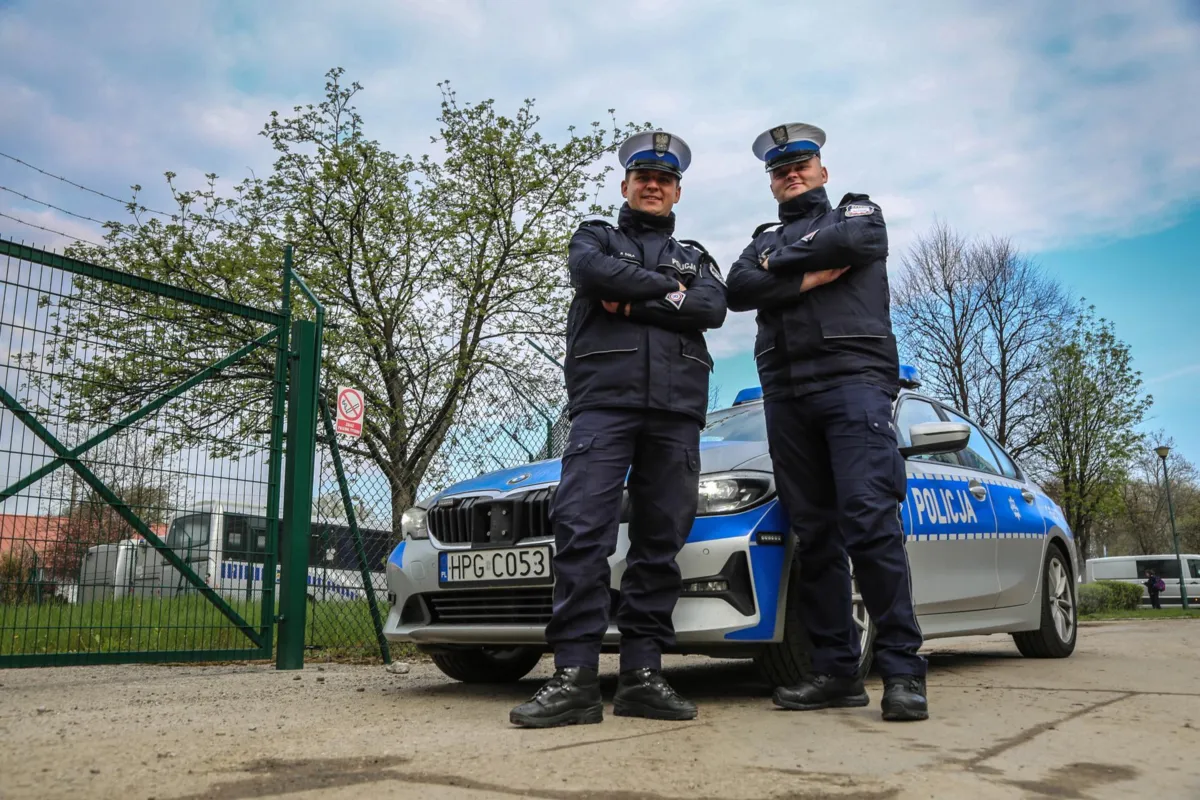 Policjanci z małopolskiej drogówki eskortowali rodzącą kobietę