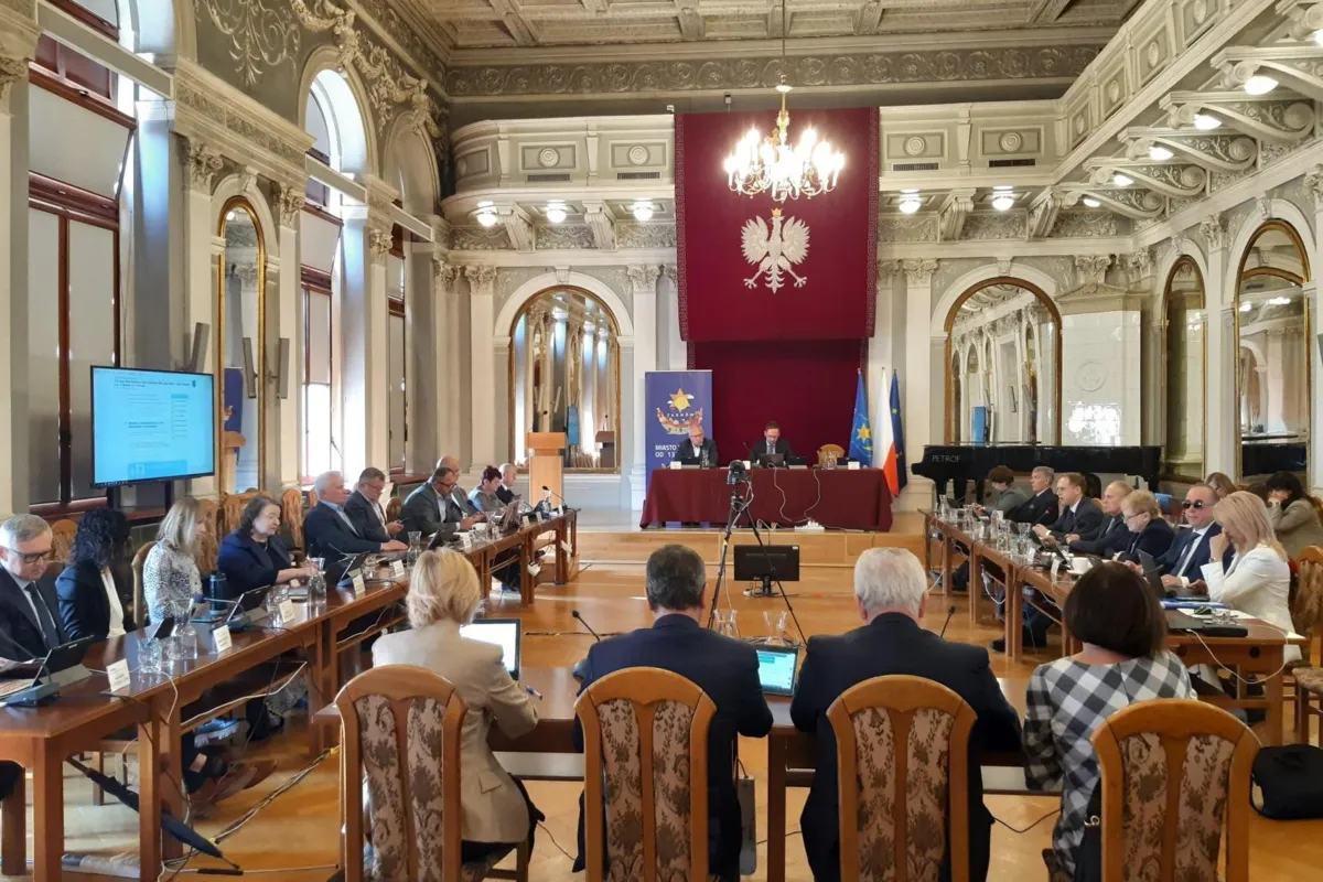 Rada Miasta Tarnowa wraca do stacjonarnych obrad. "Radny ma wiedzieć, jakie ma stanowisko"