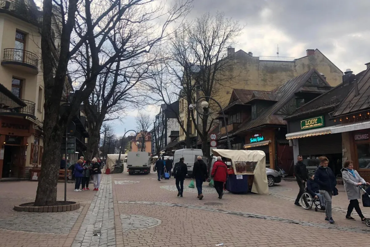Długi weekend czas zacząć. Zakopane szykuje się na turystów, ale na razie nie ma jeszcze tłumów