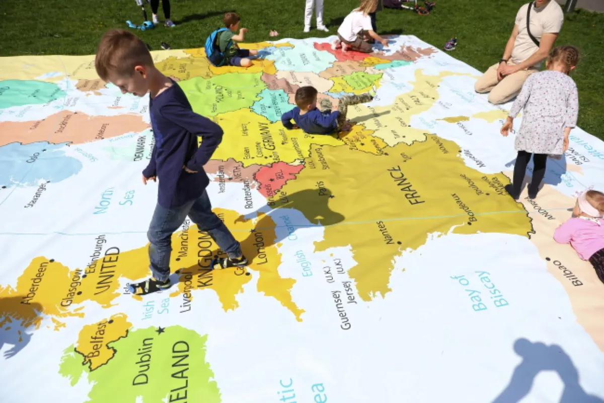 7 maja w parku Jordana stanie Miasteczko Europejskie