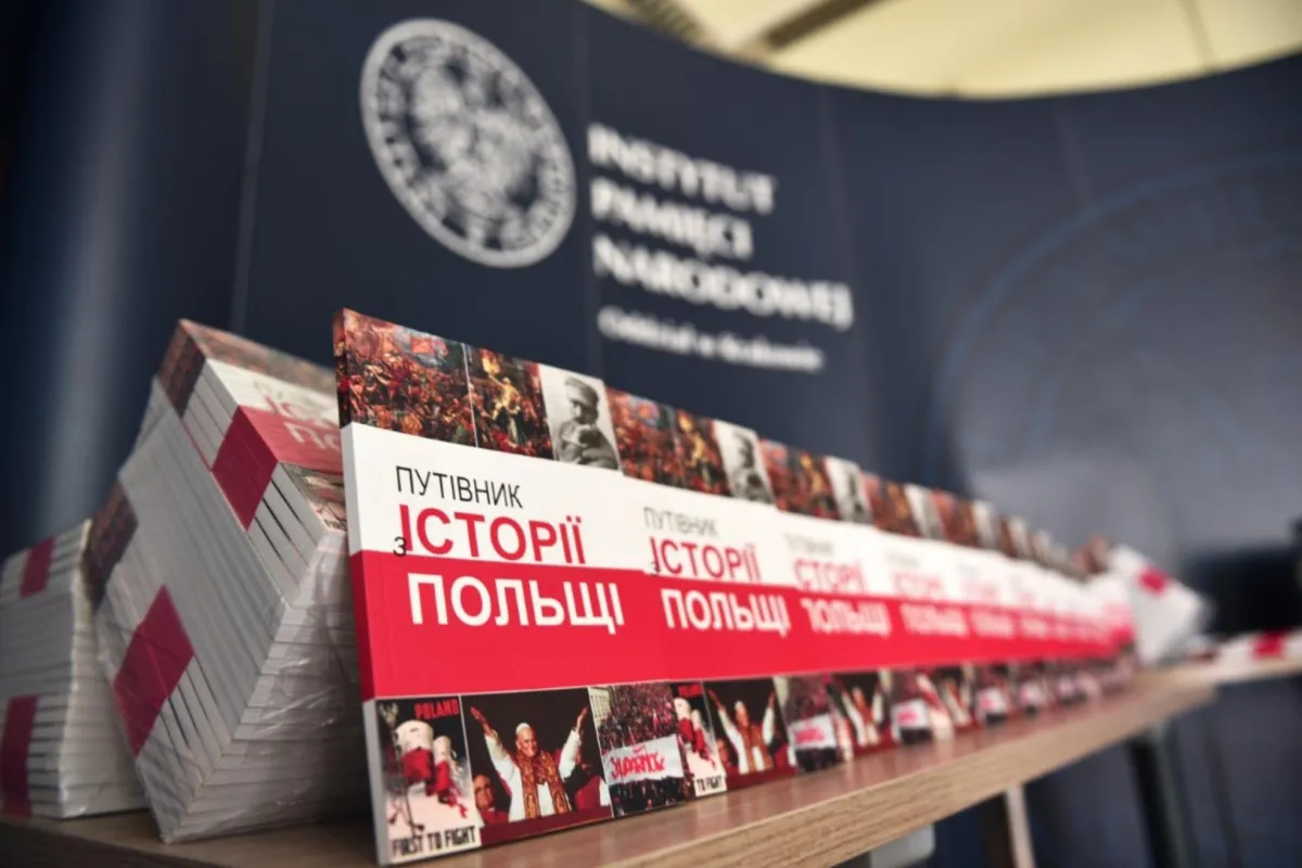IPN przekazał kuratorium oświaty pierwszą partię książek dla uchodźców o historii Polski