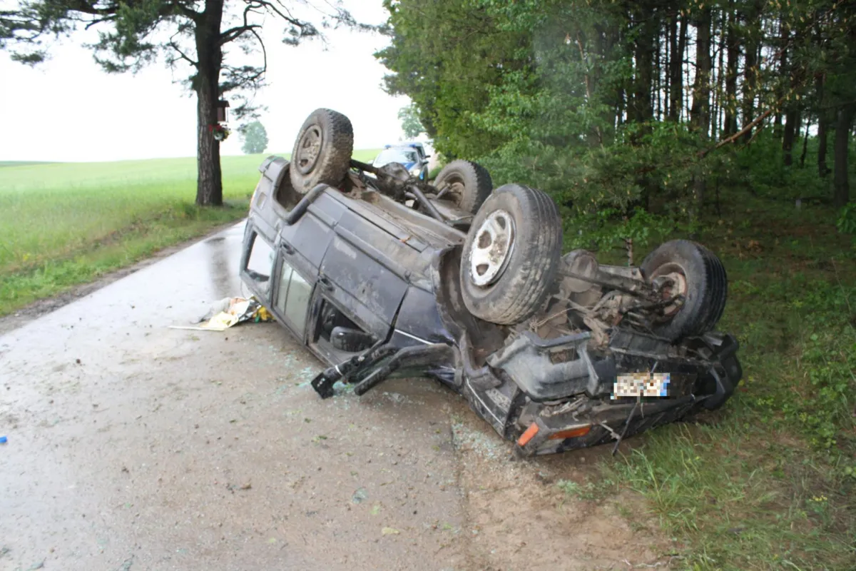 Pijany kierowca spowodował wypadek i uciekł z miejsca zdarzenia