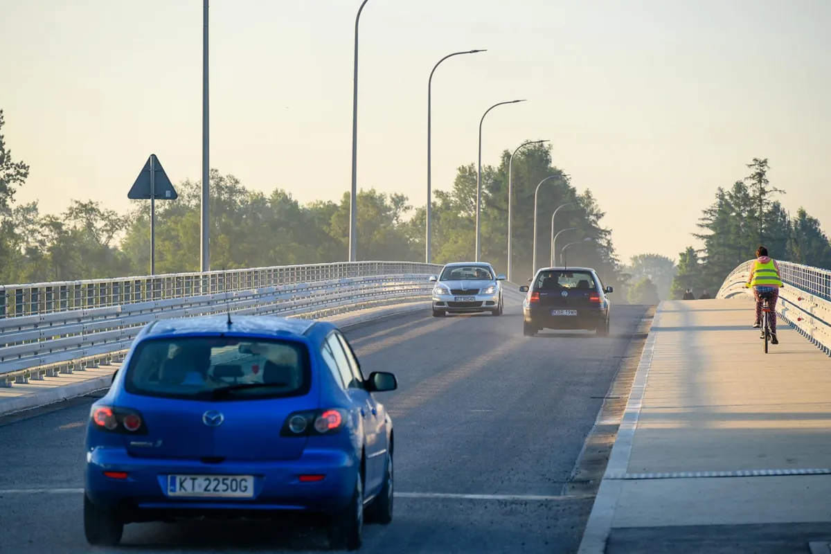 Kierowcy znów mogą przejeżdżać przez most w Ostrowie. ZDJĘCIA