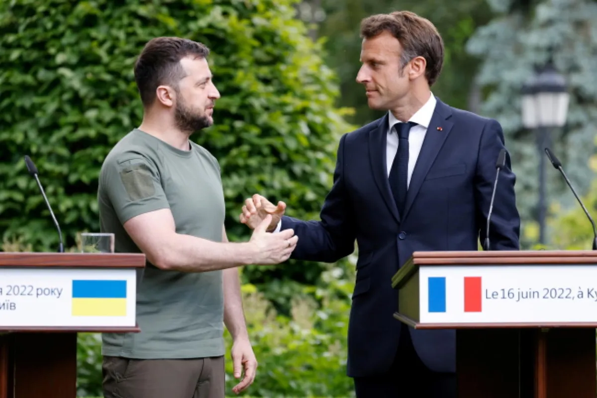 Macron w Irpieniu: Tu popełniono zbrodnie wojenne