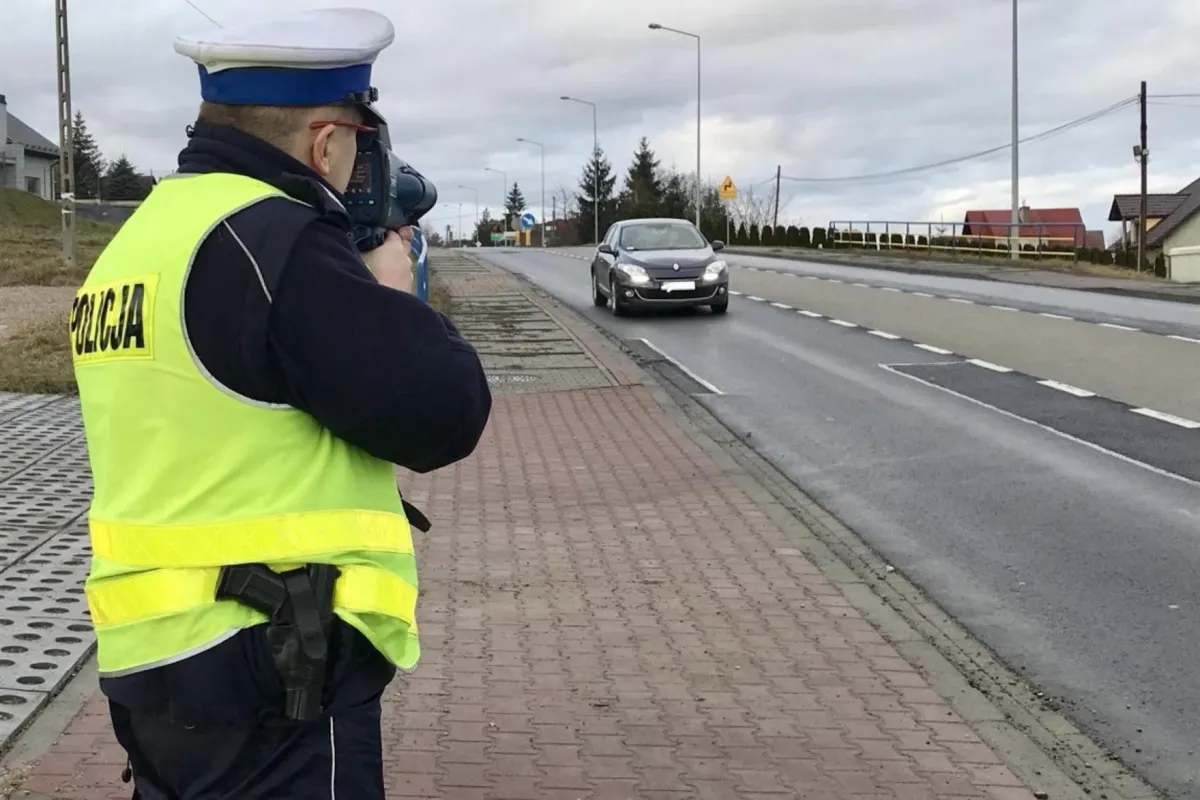 Przed wakacjami policja apeluje o przygotowanie auta do podróży