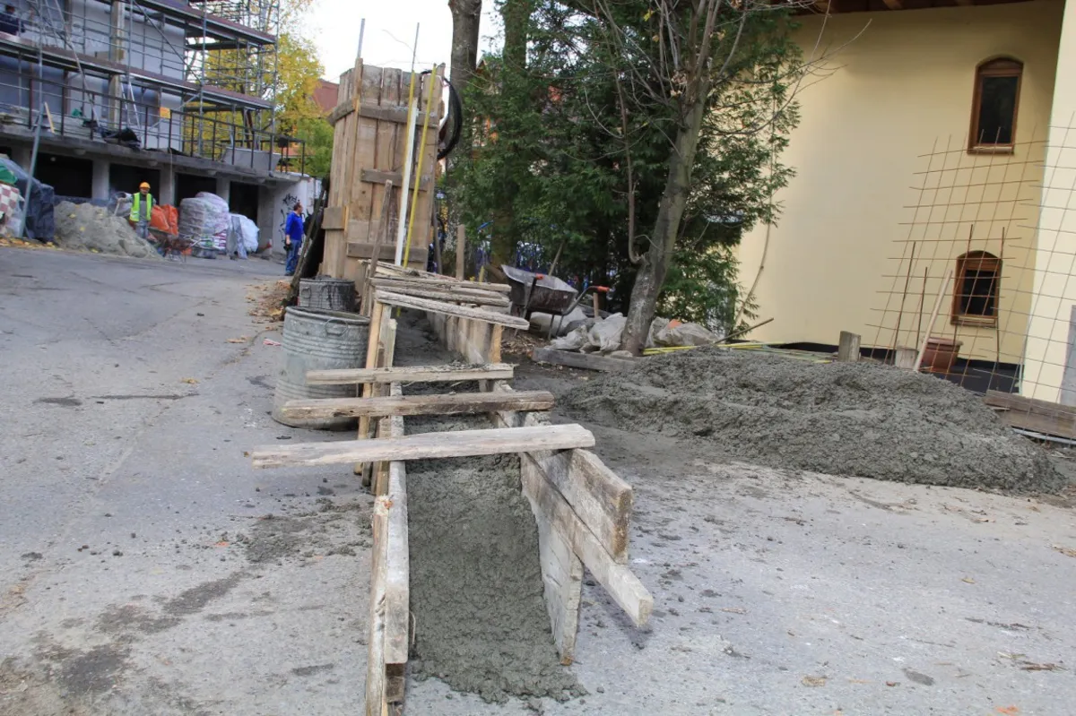 Betonowy mur zablokował dojazd do jednego z zakopiańskich osiedli