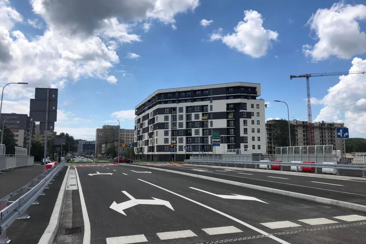 Otwarto nowy wiadukt nad torami kolejowymi łączący osiedle Piastów w Nowej Hucie z Batowicami