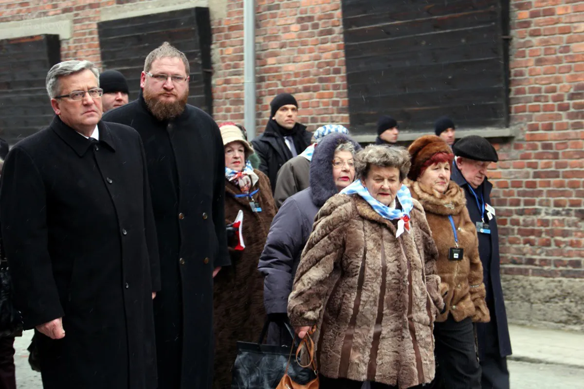 70. rocznica wyzwolenia byłego obozu Auschwitz. 40 delegacji i byli więźniowie złożyli hołd