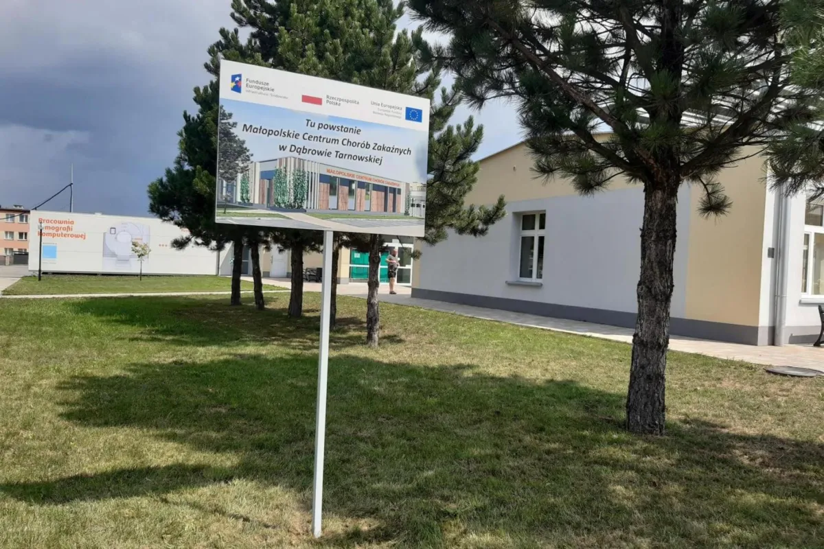 Dwie nowe karetki będą zabezpieczały rejon powiatu dąbrowskiego