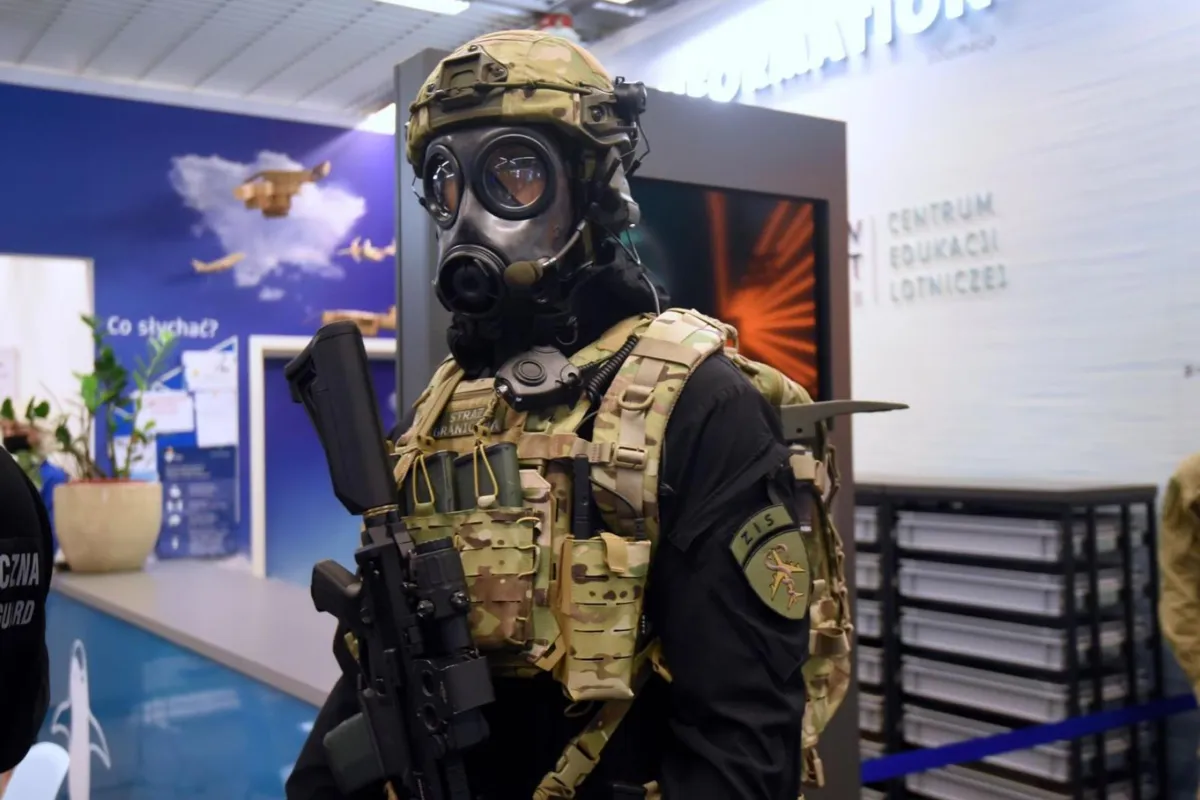 Pijany pasażer zostawił bagaż na lotnisku i straszył, że podłożył bomby