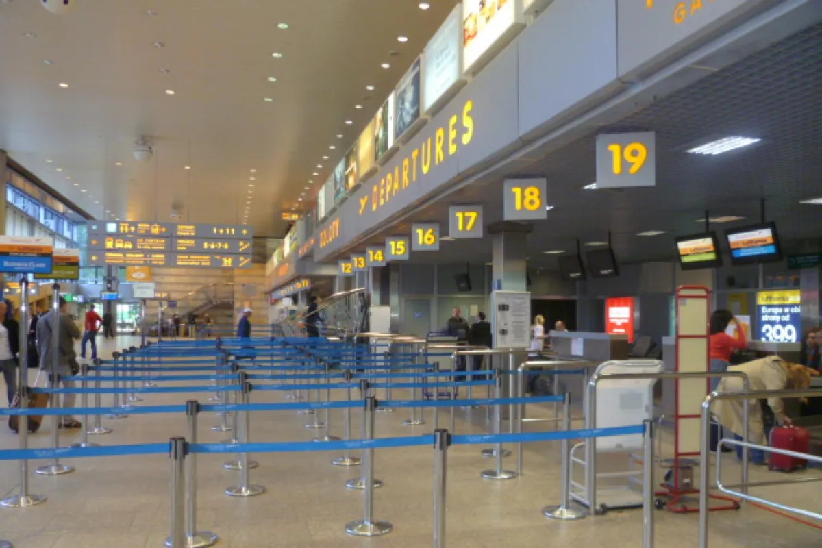 Pracownicy Kraków Airport znaleźli broń myśliwską w bagażu pasażera