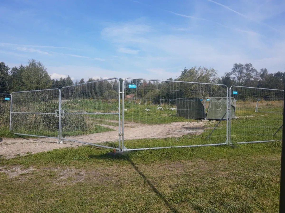 Zielony teren w Pychowicach zamknięty pod budowę Uczelnianego Centrum Sportowo-Rekreacyjnego