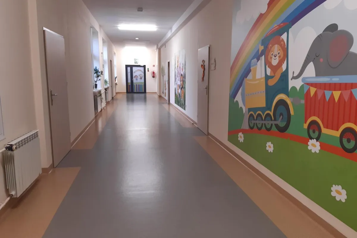 Publiczne przedszkola w Krakowie pod kreską.  Część przekształca się w niepubliczne, inne myślą o likwidacji 