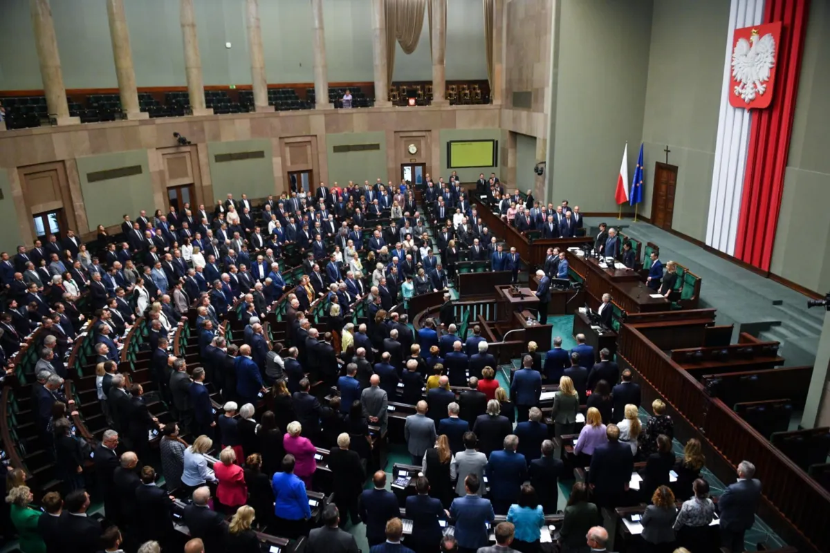 Sejm przyjął ustawę, która wydłuża kadencje samorządów do 30 kwietnia 2024 r.