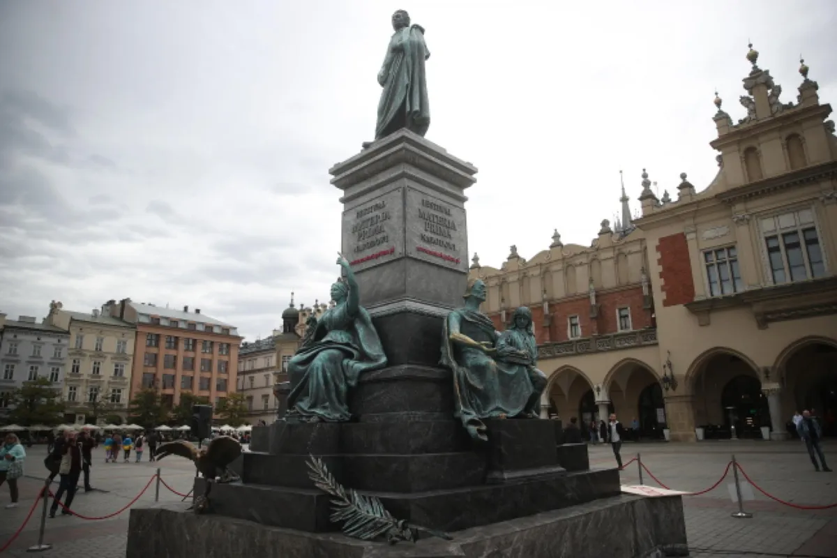 Drugi pomnik Adama Mickiewicza na Rynku Głównym