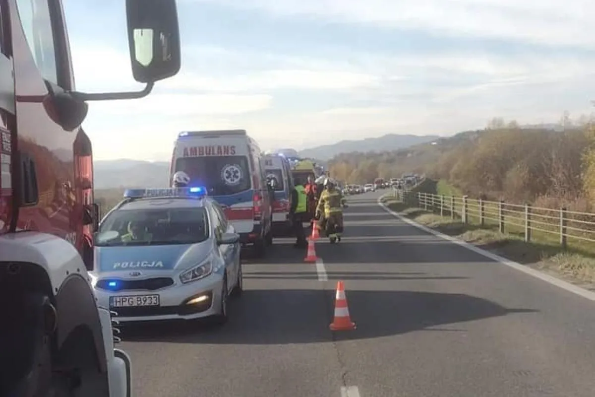 Wypadek autokaru z dziećmi w Podegrodziu