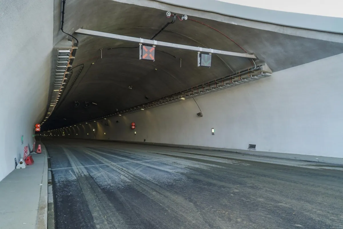 Tunel między Naprawą a Skomielną Białą otwarty w listopadzie. GDDKiA przypomina zasady bezpieczeństwa