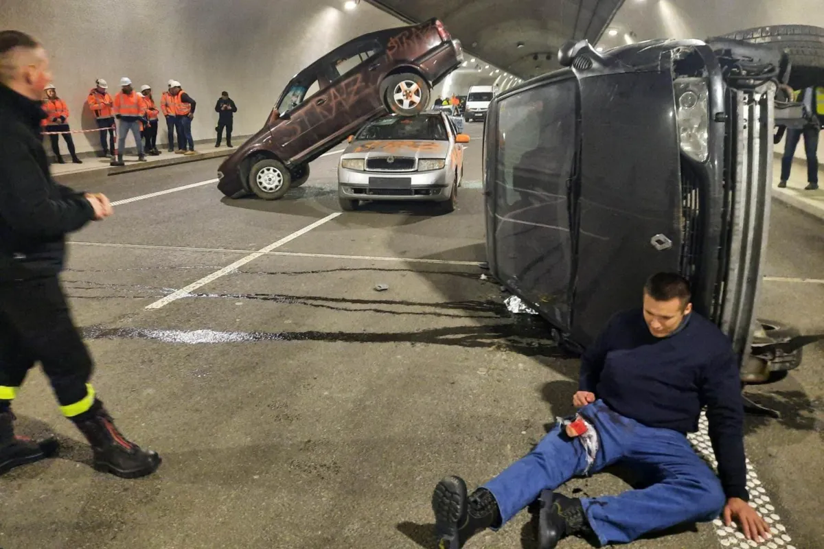 Ćwiczenia służb w tunelu na Zakopiance