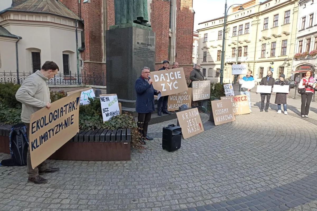 Protest przeciw wprowadzeniu Strefy Czystego Transportu. "Kraków jest nasz"
