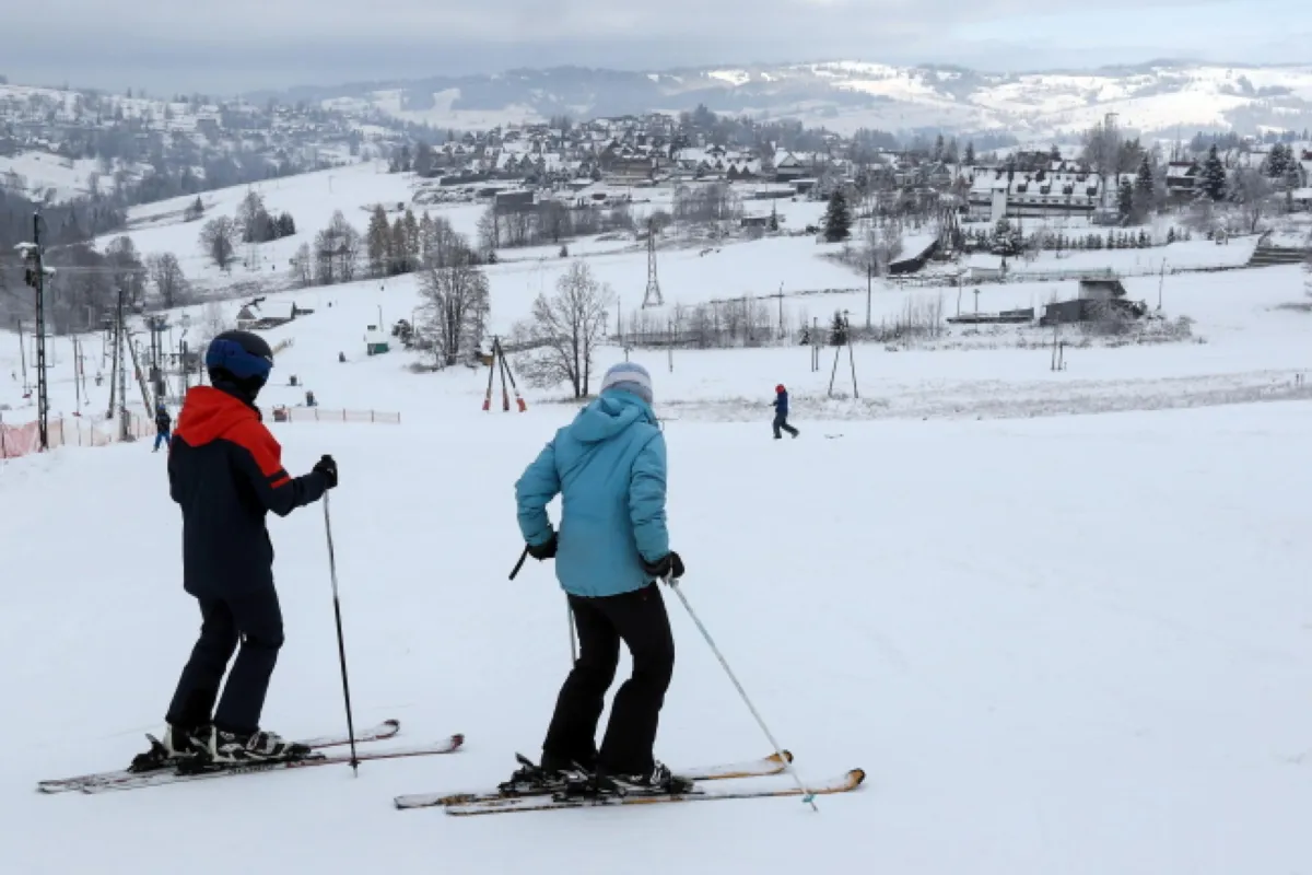 Narciarze i snowboardziści zacierają ręce. Małopolskie stacje narciarskie rozpoczęły naśnieżanie