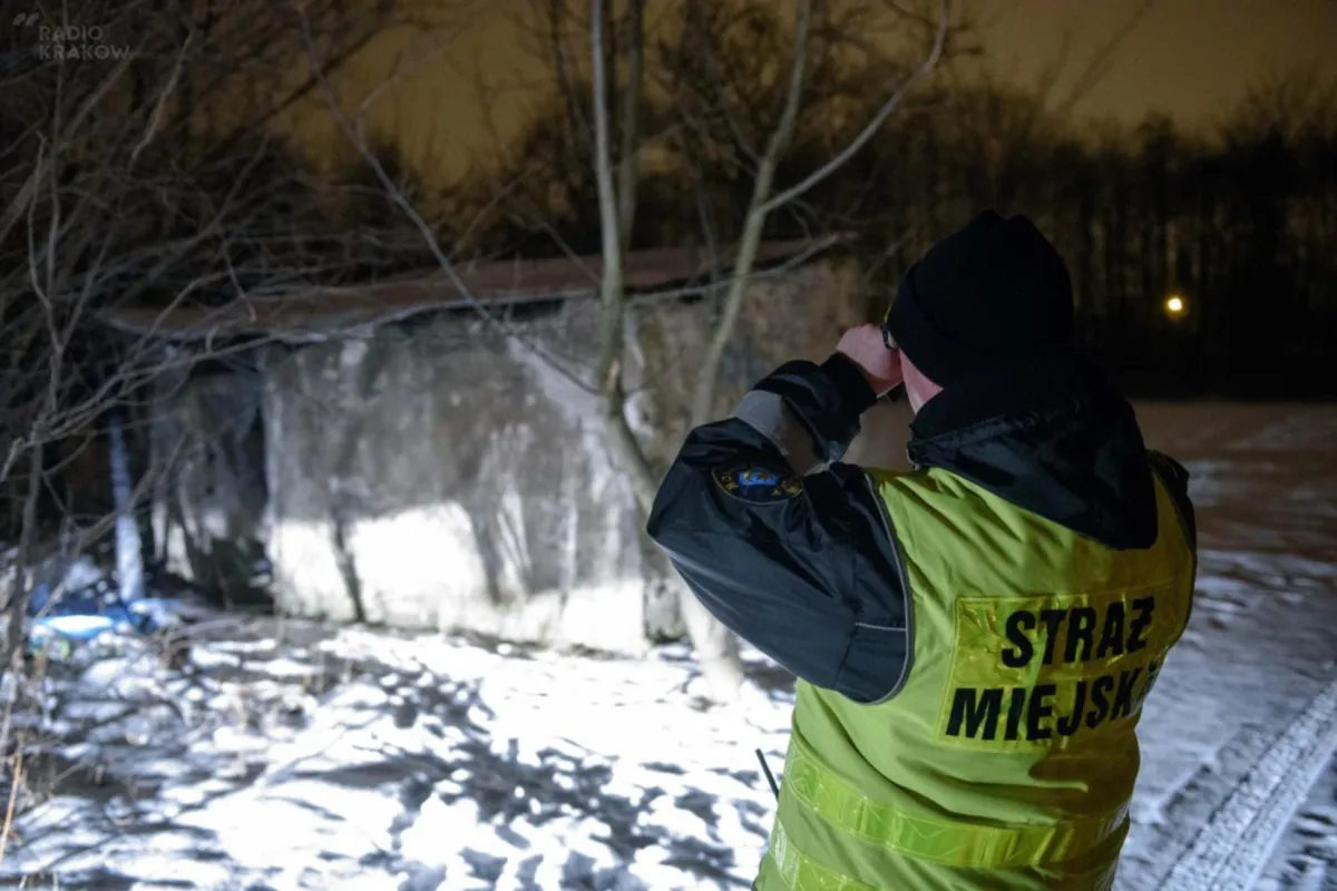 Tarnowscy strażnicy miejscy coraz częściej kontrolują miejsca, w których przebywają bezdomni
