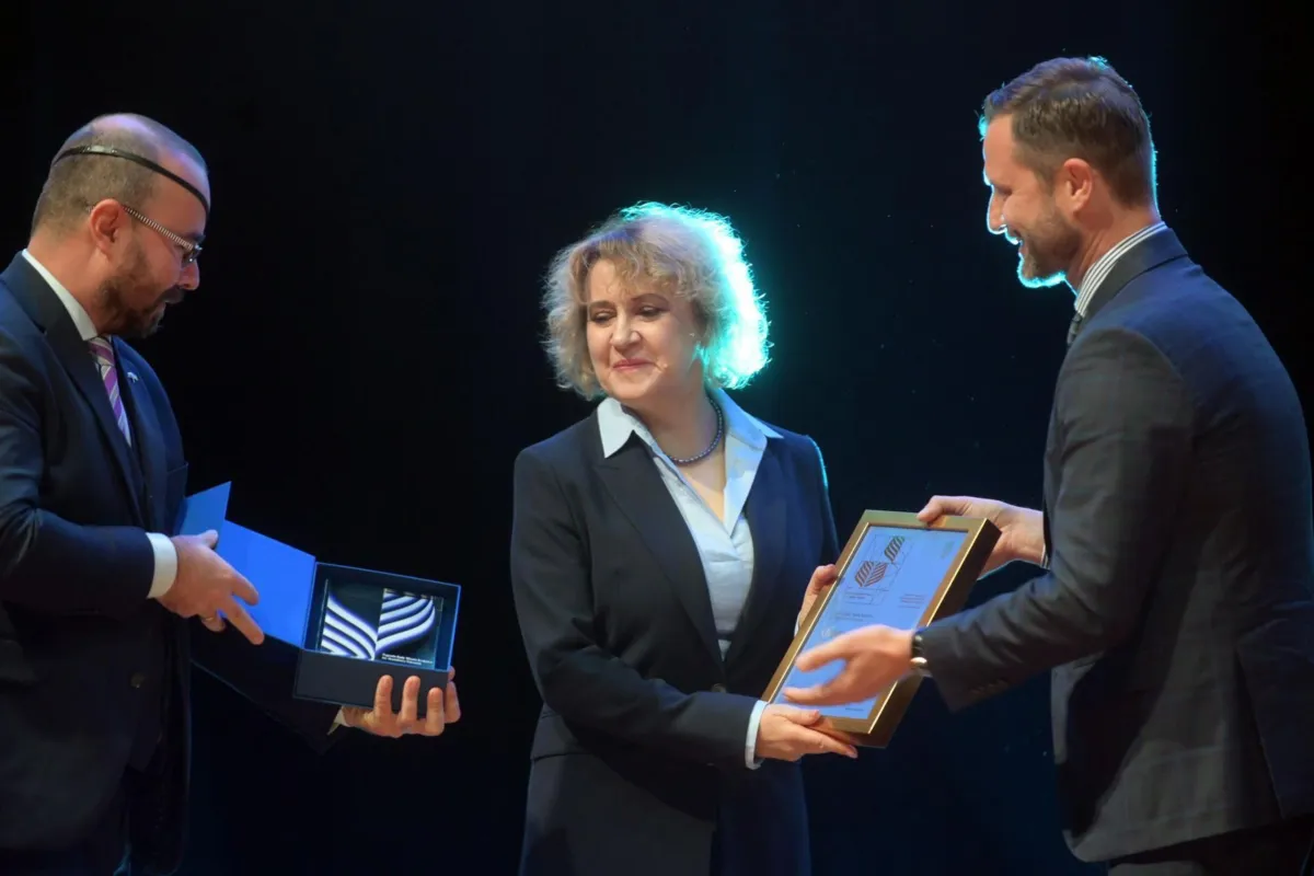 Wręczenie Nagrody im. Stanisława Vincenza Oksanie Zabużko i protest Młodzieży Wszechpolskiej