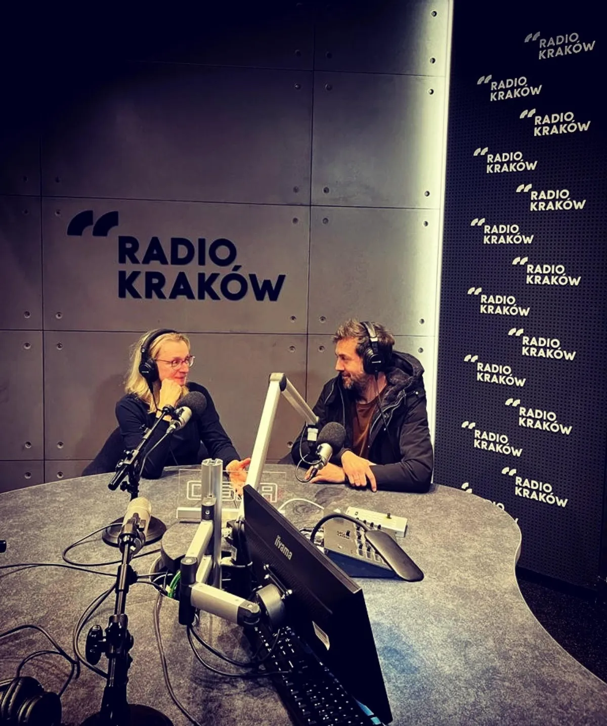 Robię piosenki, których jestem pewny na sto procent. Mąż opowiada o żonie, płaszczu i papierosach.  