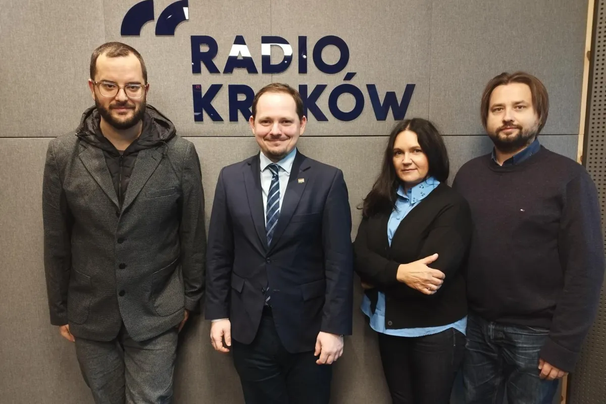 Pod skrzydłem sokoła