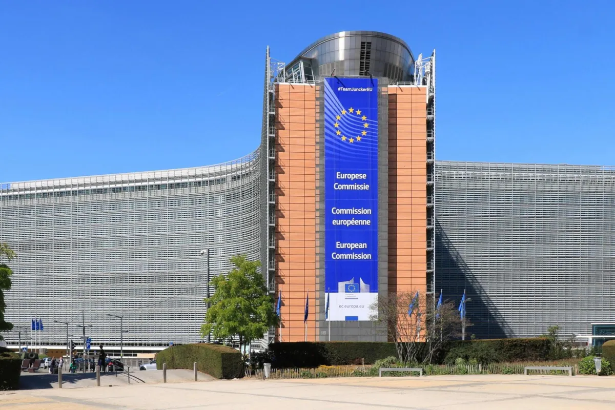 Ekonomista: gdyby Polska dostała KPO, złoty umocniłby się