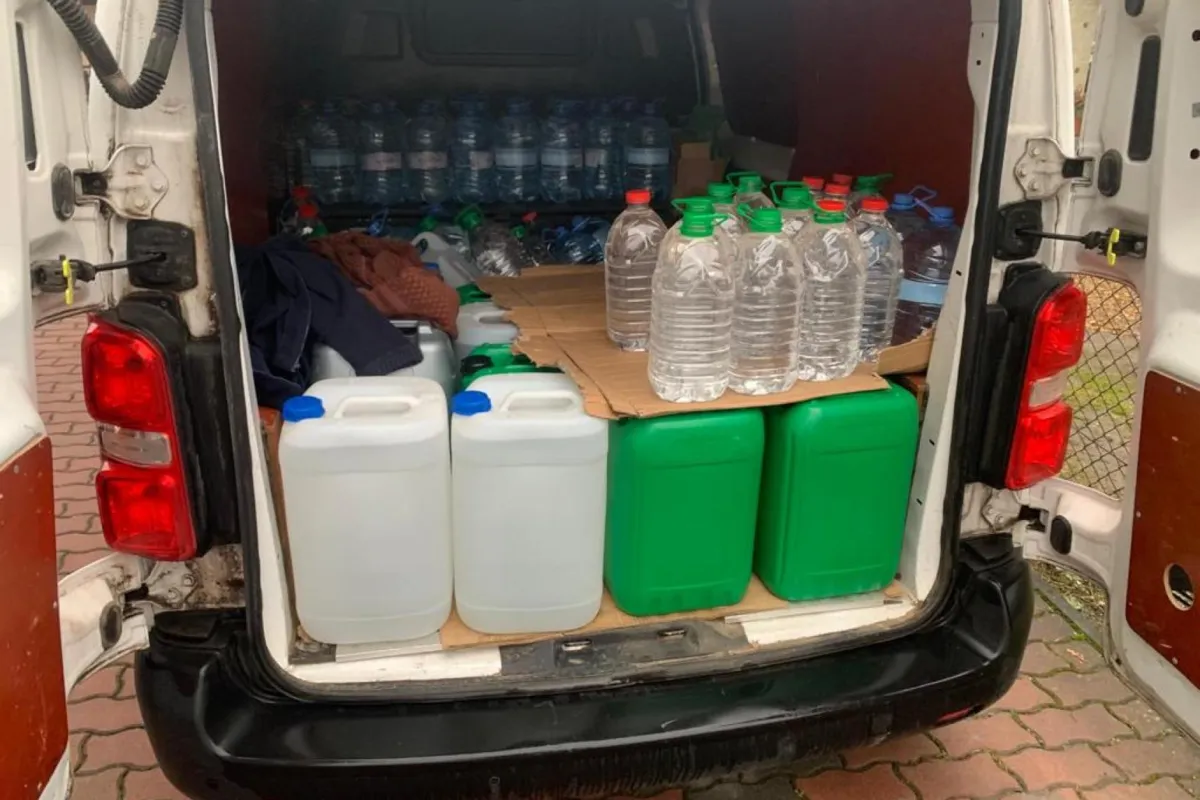 42-latek z Krakowa odpowie za posiadanie znacznych ilości nielegalnego alkoholu
