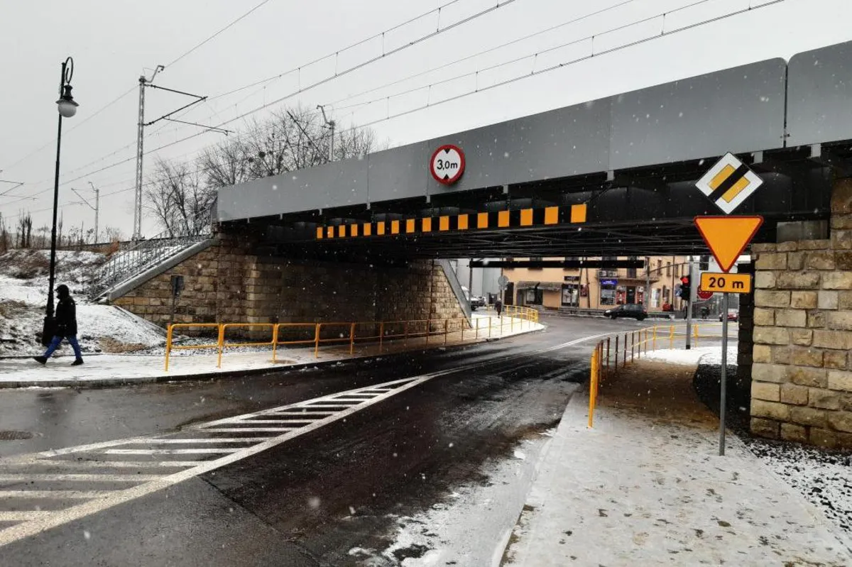 Część autobusów nie przejedzie  pod wyremontowanym wiaduktem w Chrzanowie